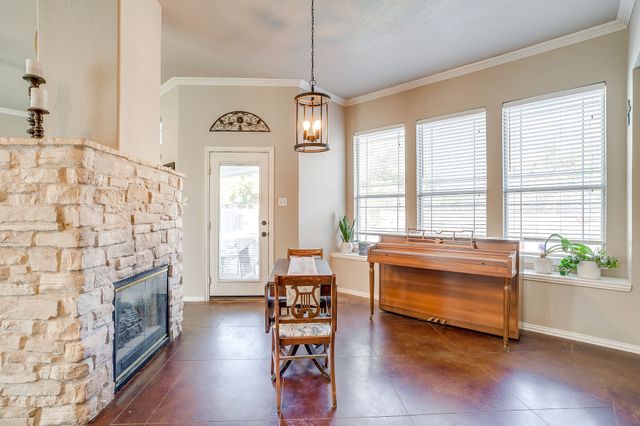 1125 Starling Court, Burleson, TX 76028