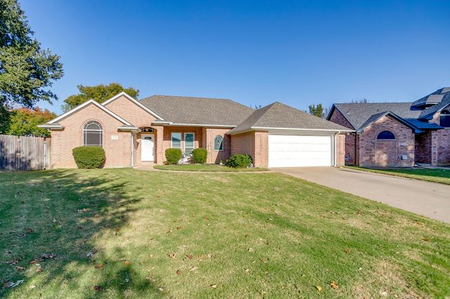 1125 Starling Court, Burleson, TX 76028