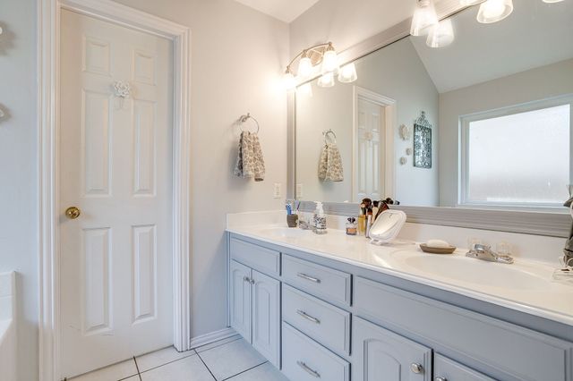 1125 Starling Court, Burleson, TX 76028