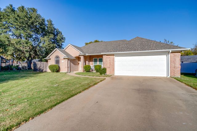 1125 Starling Court, Burleson, TX 76028