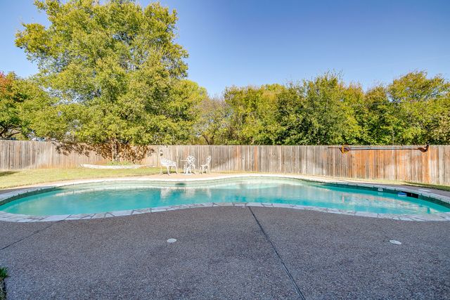 1125 Starling Court, Burleson, TX 76028