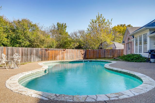 1125 Starling Court, Burleson, TX 76028
