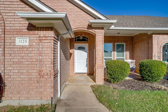 1125 Starling Court, Burleson, TX 76028