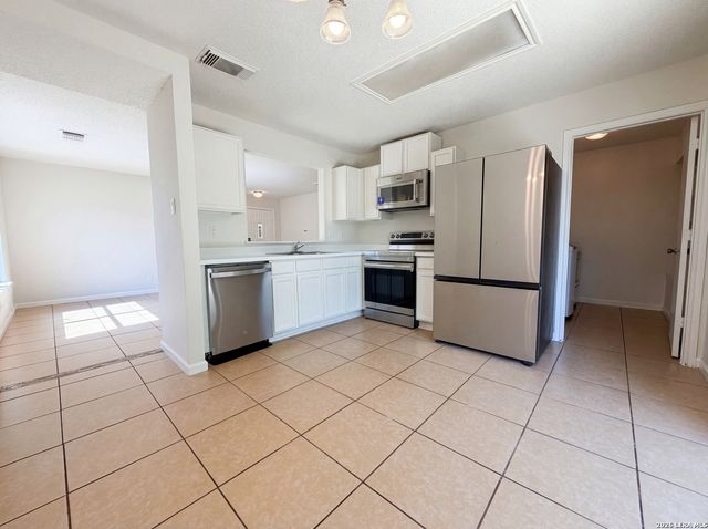 6906 Heron, Converse, TX 78109