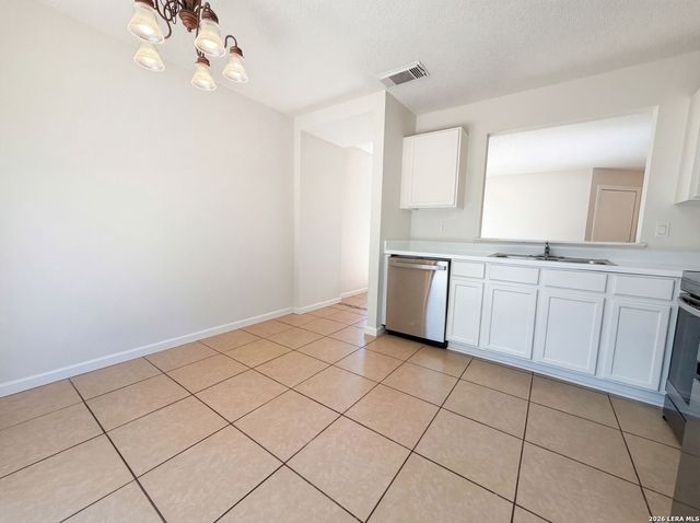 6906 Heron, Converse, TX 78109