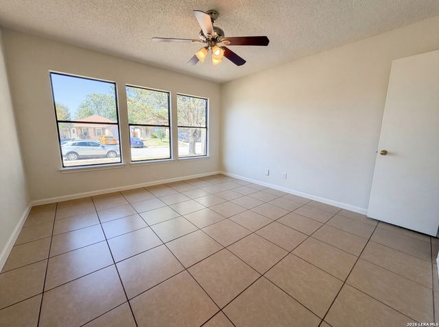 6906 Heron, Converse, TX 78109