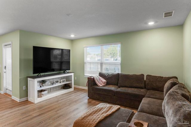 903 Lovebird Ct, Pensacola, FL 32534