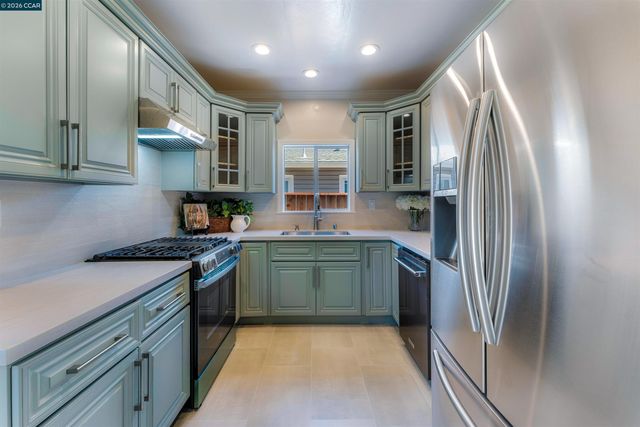 1243 Plaza Dr, Martinez, CA 94553