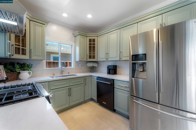 1243 Plaza Dr, Martinez, CA 94553
