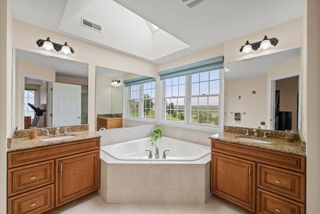 15 Fairways Ln, Methuen, MA 01844