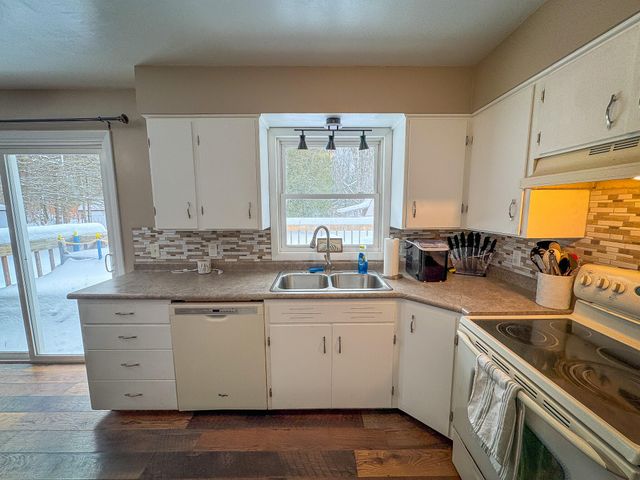 5279 W Lakewood Road, Whitehall Twp, MI 49461