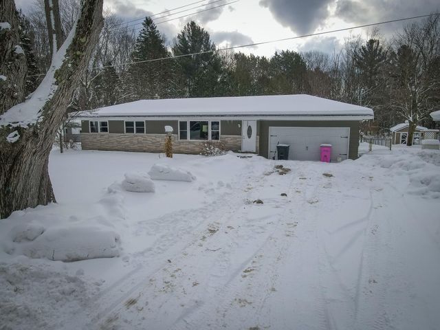 5279 W Lakewood Road, Whitehall Twp, MI 49461