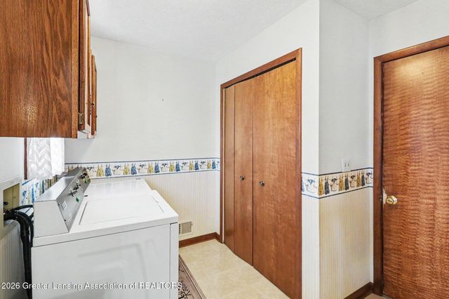 1404 Riley Ridge, Lansing, MI 48917