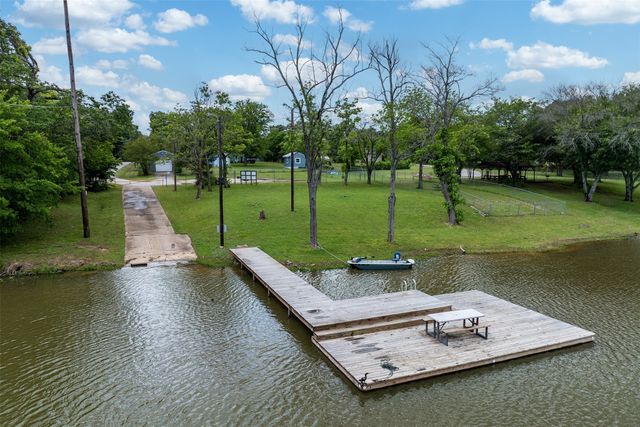 46 Kanakoa Drive, Tool, TX 75143