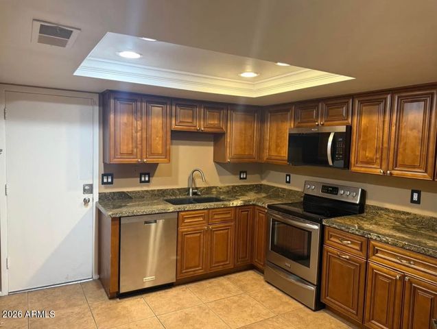 4122 W CALAVAR Road, Phoenix, AZ 85053