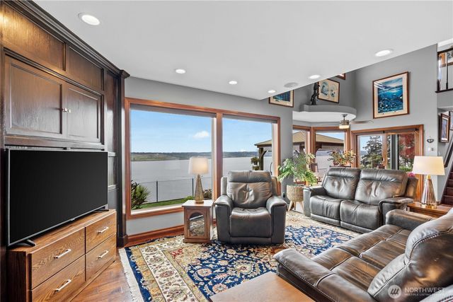 1551 13th Court, Fox Island, WA 98333