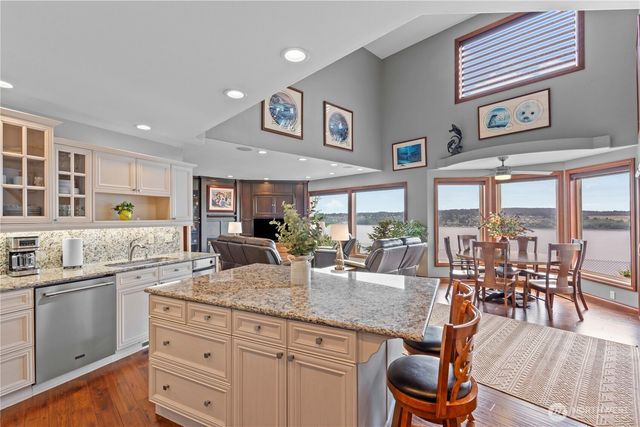 1551 13th Court, Fox Island, WA 98333