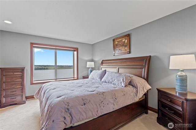 1551 13th Court, Fox Island, WA 98333