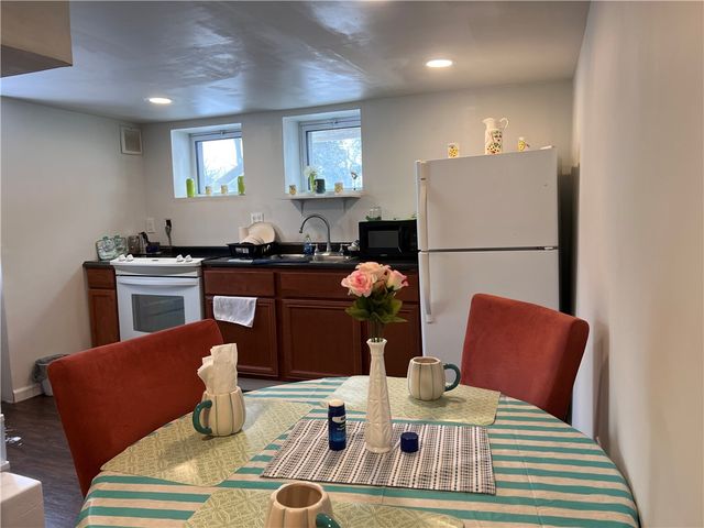 61 Pointview Rd, Brentwood, PA 15227