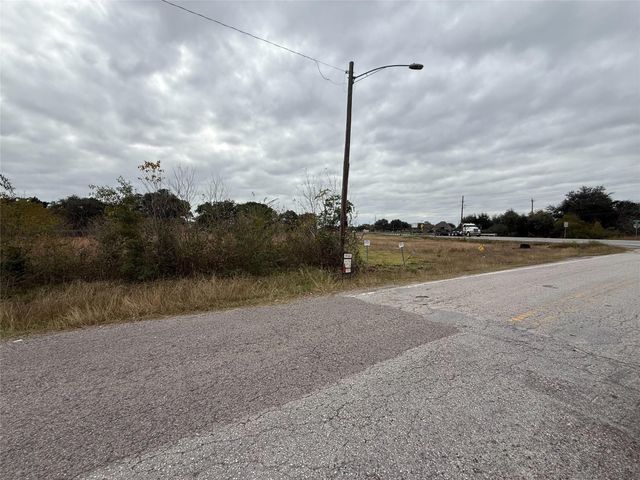 9015 Schiro Rd, Hitchcock, TX 77563