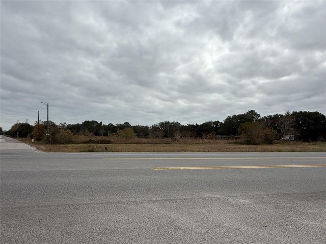 9015 Schiro Rd, Hitchcock, TX 77563