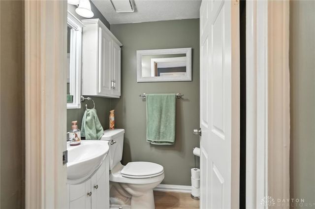 2332 Oakbark Street, Miamisburg, OH 45342