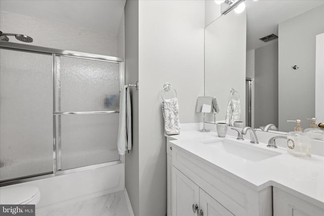 12014 SUGARLAND VALLEY DR, Herndon, VA 20170