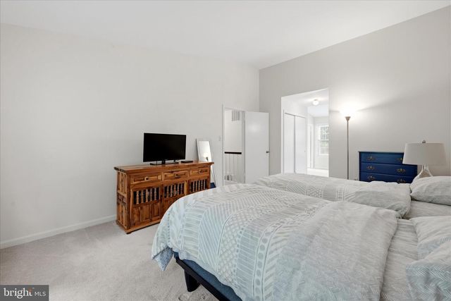12014 SUGARLAND VALLEY DR, Herndon, VA 20170