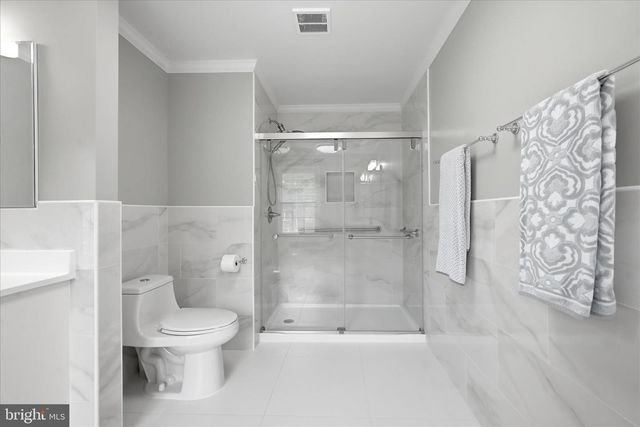 12014 SUGARLAND VALLEY DR, Herndon, VA 20170