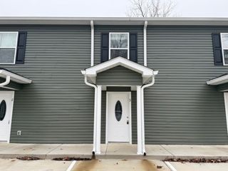517 Weaver St Apt 1, Tullahoma, TN 37388