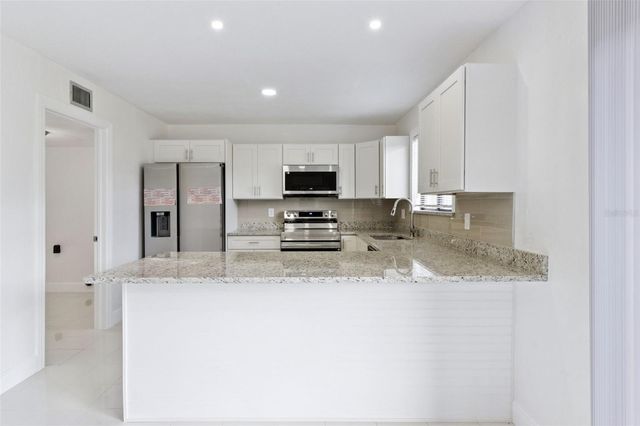 1836 N CRYSTAL LAKE DRIVE, Lakeland, FL 33801