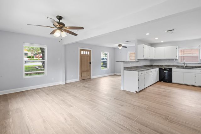 1303 Arizona Avenue, Dallas, TX 75216