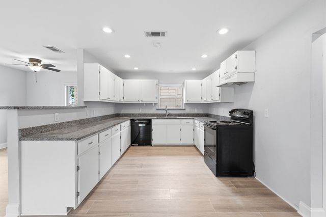 1303 Arizona Avenue, Dallas, TX 75216