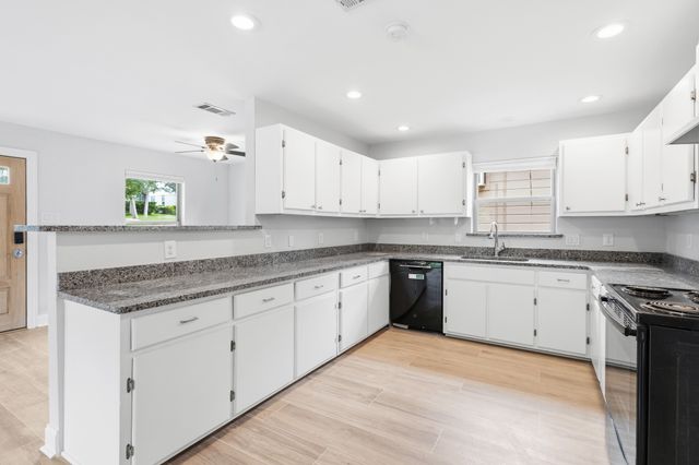 1303 Arizona Avenue, Dallas, TX 75216