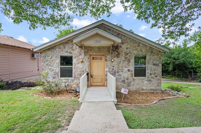 1303 Arizona Avenue, Dallas, TX 75216