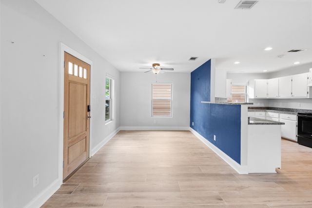 1303 Arizona Avenue, Dallas, TX 75216