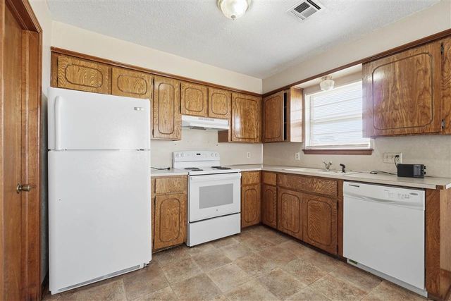 6008 SW Brookline Ave, Lawton, OK 73505