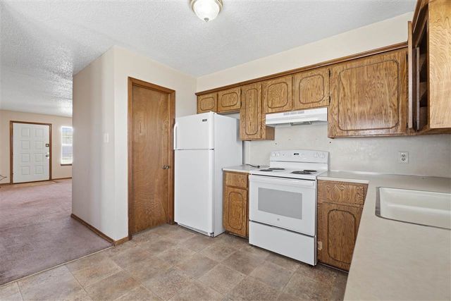 6008 SW Brookline Ave, Lawton, OK 73505