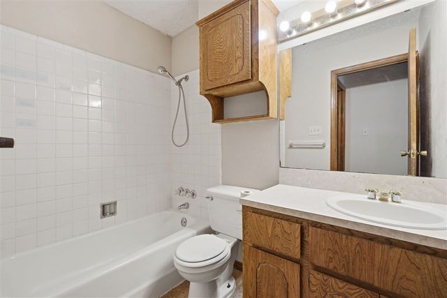 6008 SW Brookline Ave, Lawton, OK 73505