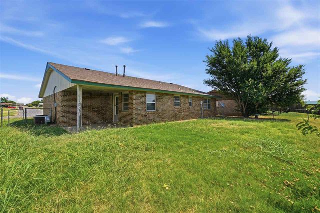 6008 SW Brookline Ave, Lawton, OK 73505