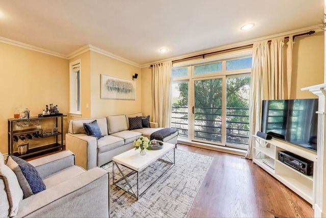 1455 W Thomas Street 2E, Chicago, IL 60642
