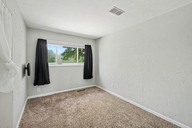 521 Rust Park Drive, Grand Blanc, MI 48439