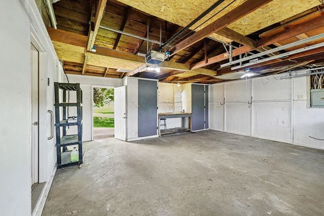 521 Rust Park Drive, Grand Blanc, MI 48439