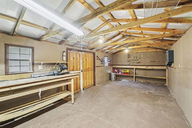 521 Rust Park Drive, Grand Blanc, MI 48439