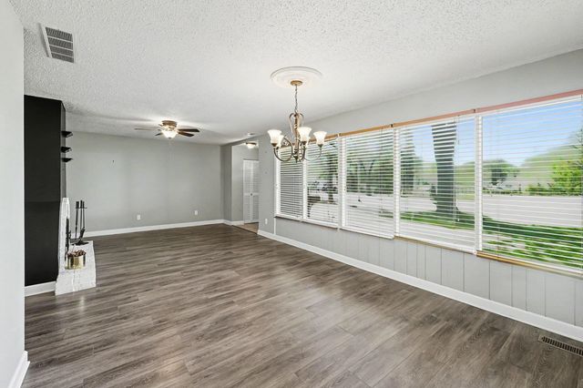 521 Rust Park Drive, Grand Blanc, MI 48439