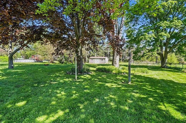 521 Rust Park Drive, Grand Blanc, MI 48439