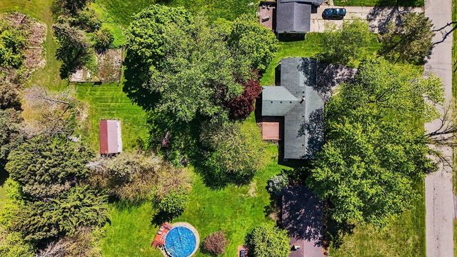 521 Rust Park Drive, Grand Blanc, MI 48439