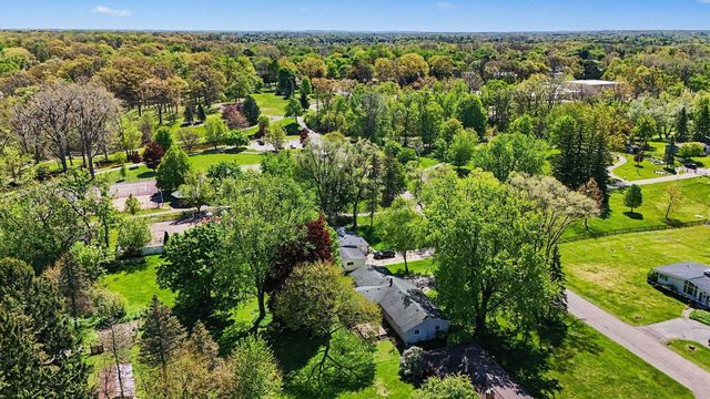 521 Rust Park Drive, Grand Blanc, MI 48439