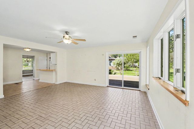 521 Rust Park Drive, Grand Blanc, MI 48439