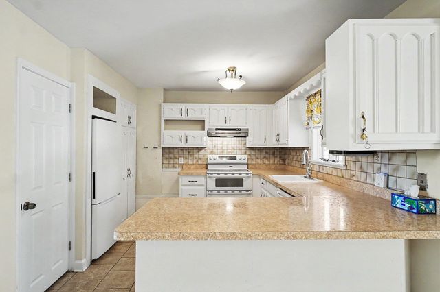 521 Rust Park Drive, Grand Blanc, MI 48439